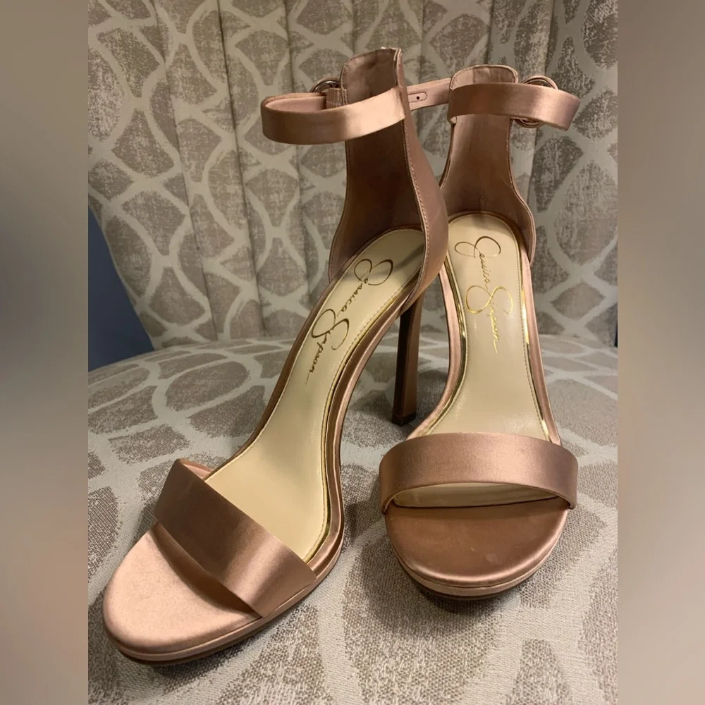 Jessica Simpson Champagne colored high heels - Picture 2 of 10